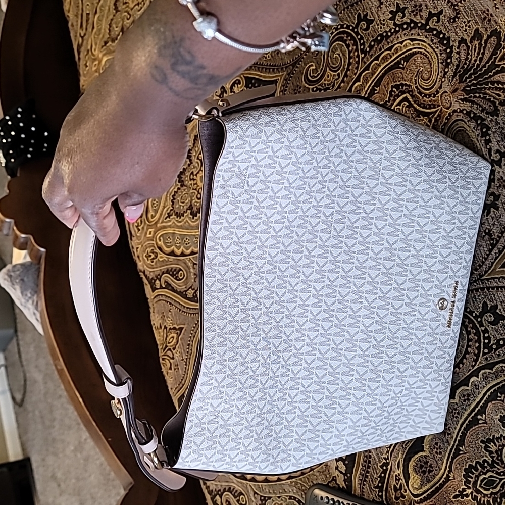 Mk purse - Picture 2 of 3